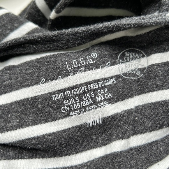 ✨3 for $18✨ Women’s Grey and White Striped Long Sleeve Top - Picture 6 of 6